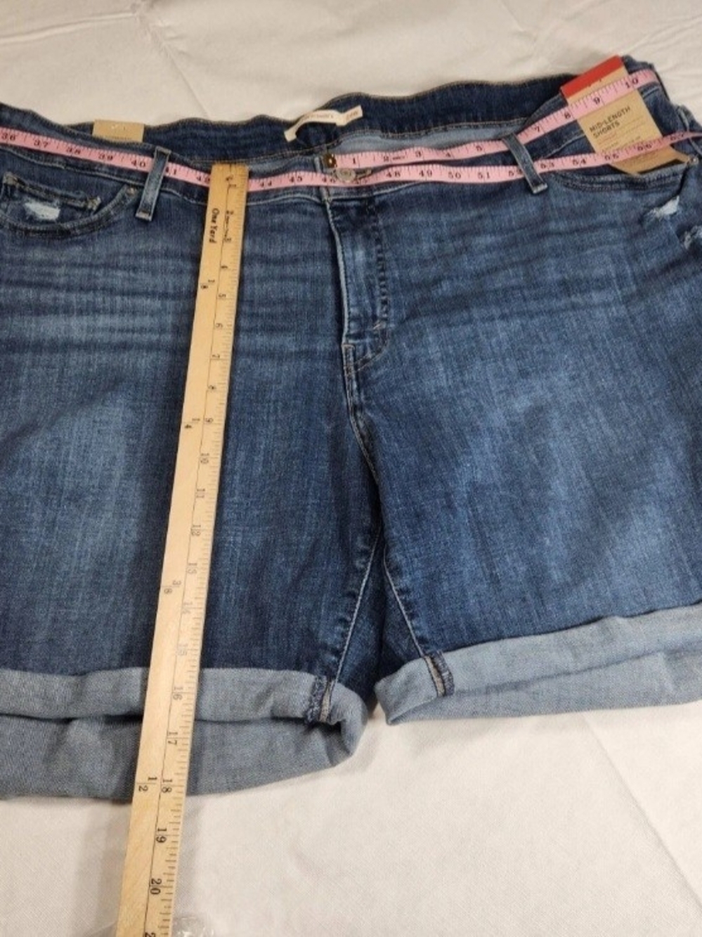 Levi's Shorts Womens plus Size 24W Mid Rise Distressed Cuffed Blue Denim NWT 03 - Picture 2 of 9